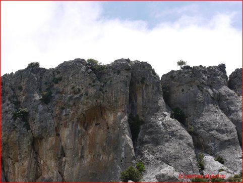 cliff above Kalamafka is challenging
