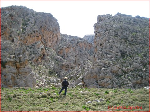 De gapende bek van de Irinikloof bij Xeroskampos